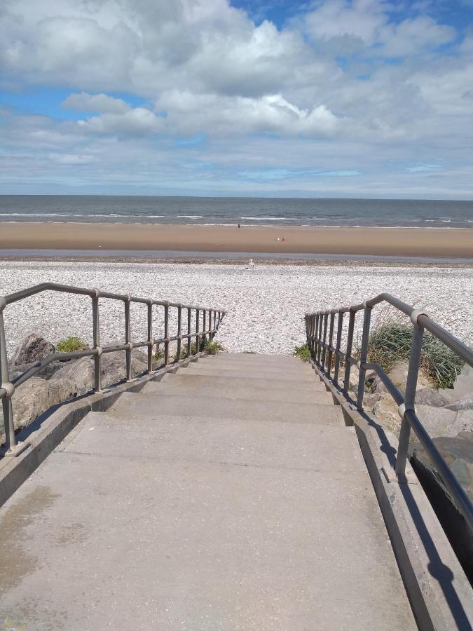 D24 Is A 2 Bedroom 6 Berth Caravan Close To The Beach On Whitehouse Leisure Park In Towyn Near Rhyl With Decking And Private Parking Space This Is A Pet Free Caravan 애버갤리 외부 사진