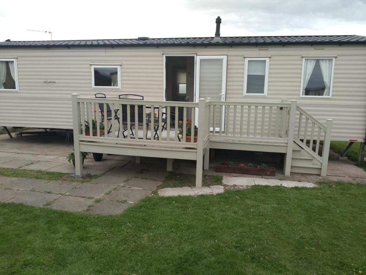 D24 Is A 2 Bedroom 6 Berth Caravan Close To The Beach On Whitehouse Leisure Park In Towyn Near Rhyl With Decking And Private Parking Space This Is A Pet Free Caravan 애버갤리 외부 사진