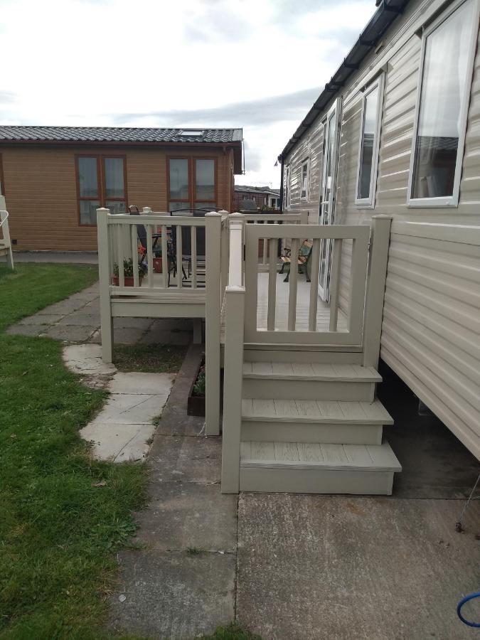D24 Is A 2 Bedroom 6 Berth Caravan Close To The Beach On Whitehouse Leisure Park In Towyn Near Rhyl With Decking And Private Parking Space This Is A Pet Free Caravan 애버갤리 외부 사진