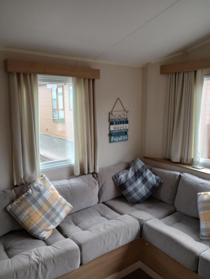 D24 Is A 2 Bedroom 6 Berth Caravan Close To The Beach On Whitehouse Leisure Park In Towyn Near Rhyl With Decking And Private Parking Space This Is A Pet Free Caravan 애버갤리 외부 사진